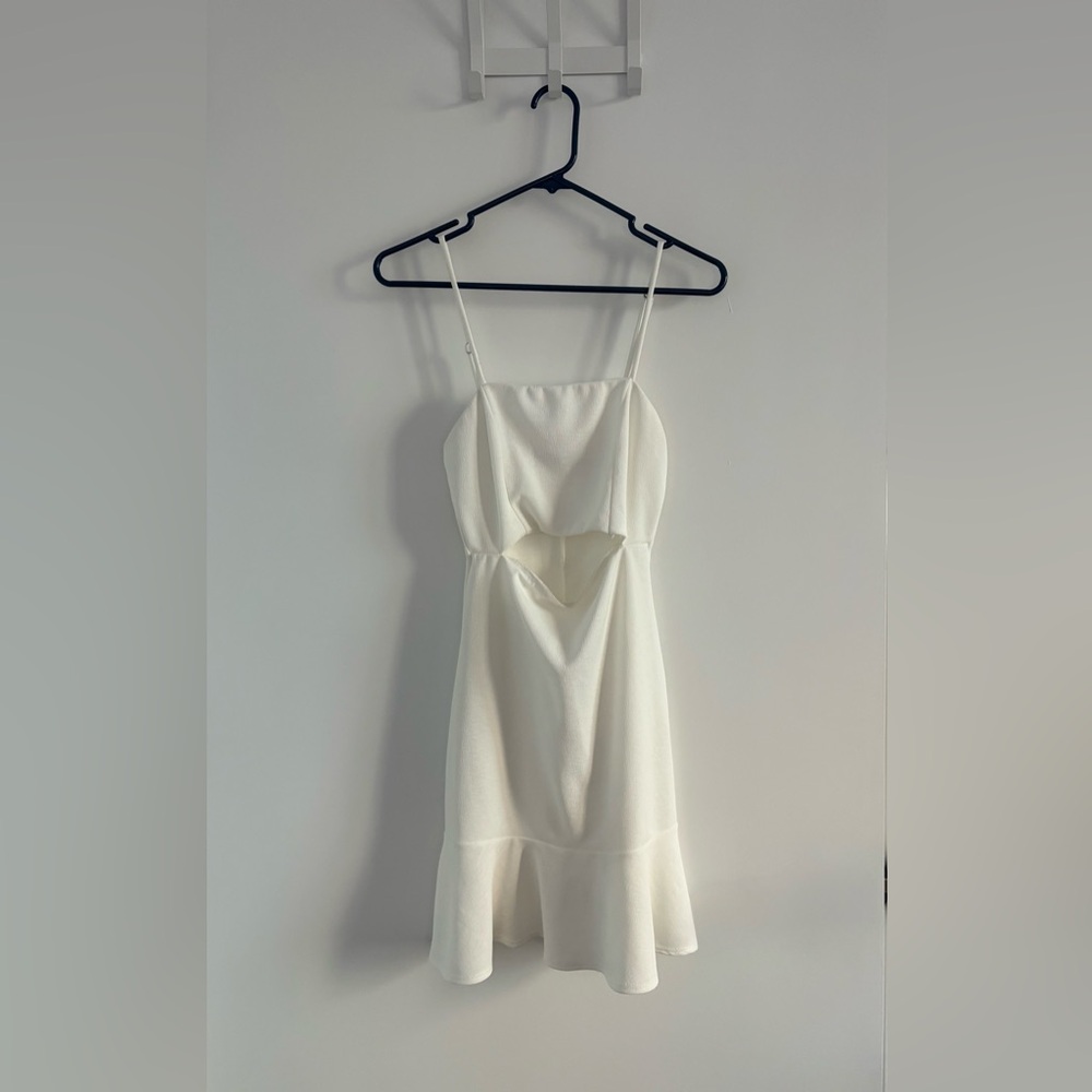 White Sleeveless Dress